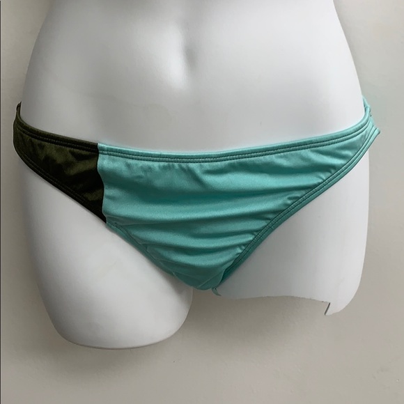 Victoria Secret Bikini Set - Picture 3 of 8